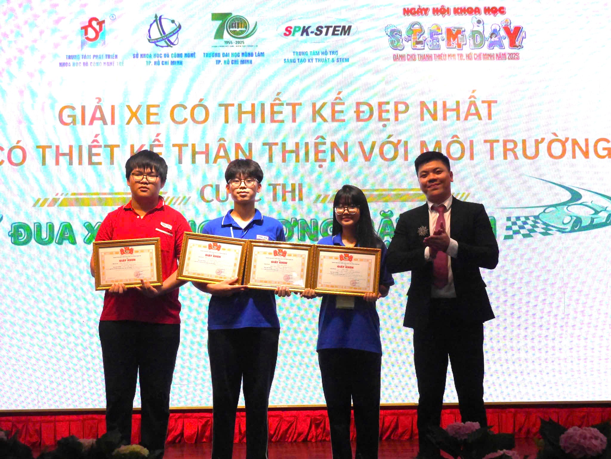 Trường THCS và THPT Đức Trí giành thành tích cao nhất trong ngày hội STEMDAY thành phố