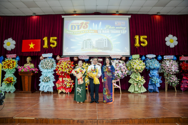 Lễ kỷ niệm 15 năm thành lập trường